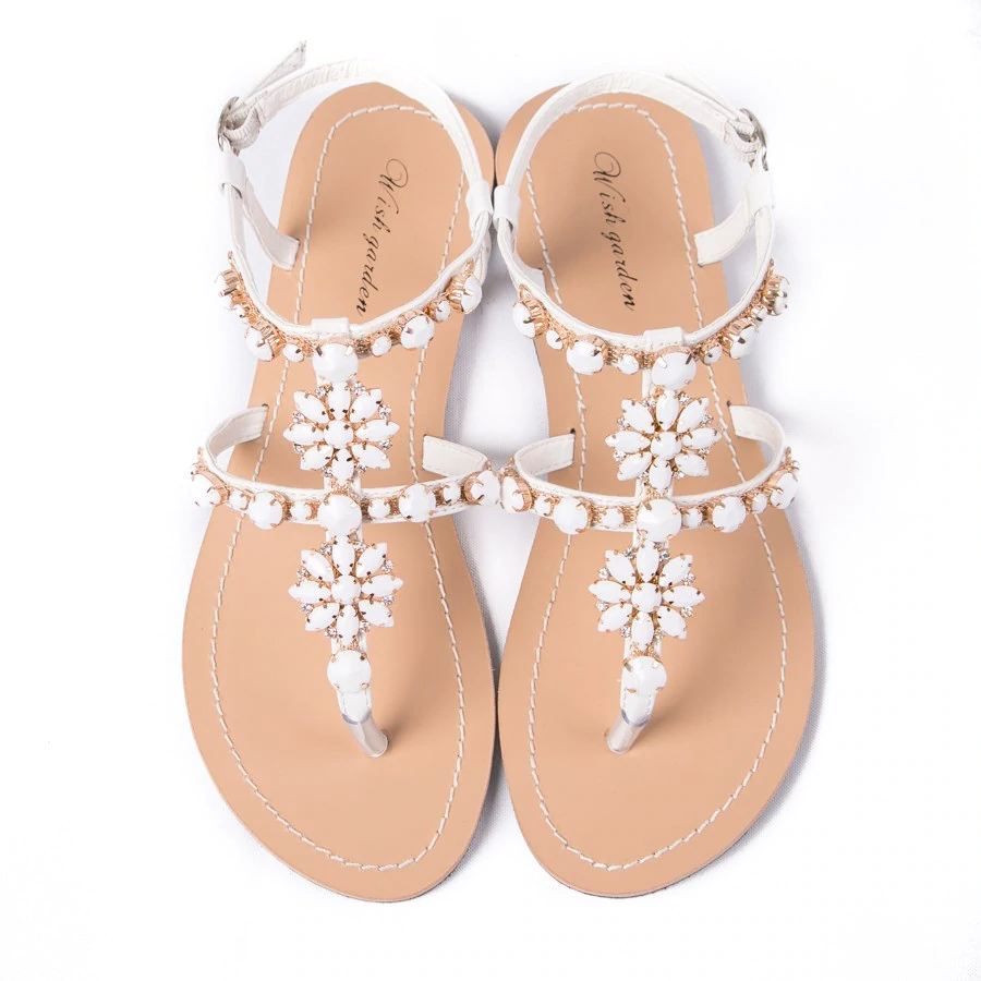 Damskie - Płaskie sandały - Błyszcząca skóra bydlęca T-Strap - Stylowe letnie sandały dla każdej okazji